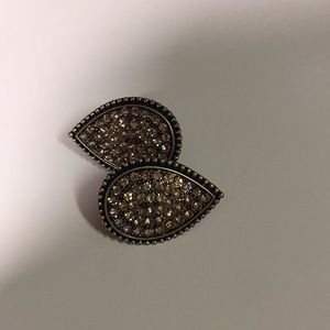 Bronze toned CLIP ON earrings
Lead and Nickel free